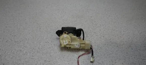 Mazda 323 F Tailgate/trunk/boot lock/catch/latch 990601