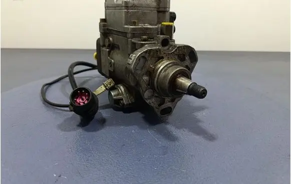 Audi A6 S6 C4 4A Fuel injection high pressure pump 046130108G
