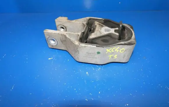 Volvo XC40 Engine mount bracket 32137259