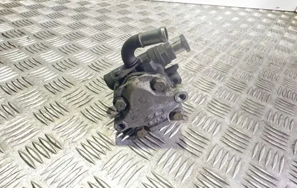 Volkswagen PASSAT B5.5 Power steering pump 8D0145177Q