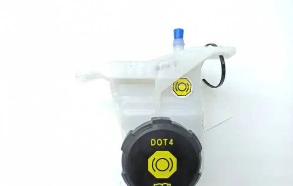 Hyundai Ioniq 5 Brake fluid reservoir 1G07NER