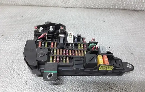 BMW 5 E60 E61 Fuse module 690658806