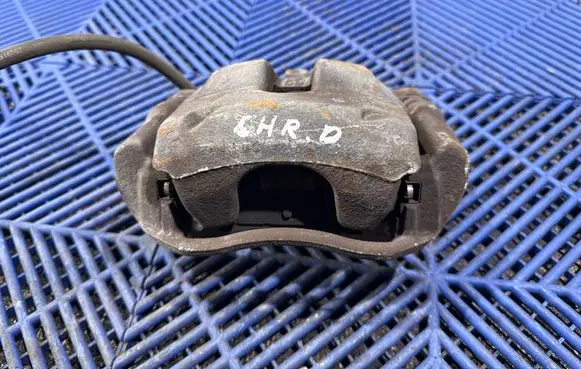 Toyota C-HR I Front brake caliper