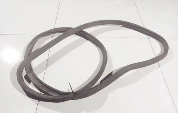 Rubber seal rear door