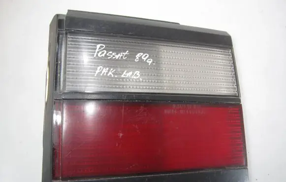 Volkswagen PASSAT B3 Tailgate rear/tail lights 333945108