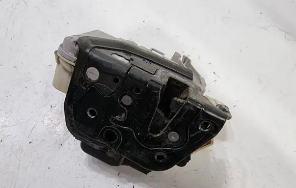 Audi A6 S6 C6 4F Front door lock 4F1837015