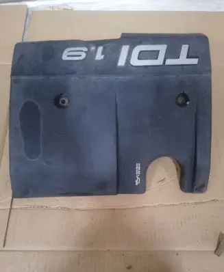 Volkswagen PASSAT B5 Engine cover (trim) 028103935B
