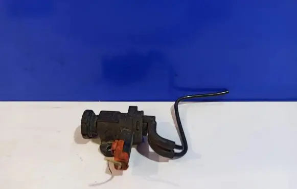 Citroen C5 Turbo solenoid valve 9635704380