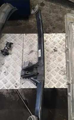 Volvo XC70 Engine mounting bracket 30671357