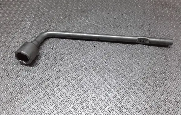 Hyundai Santa Fe Wheel nut wrench 