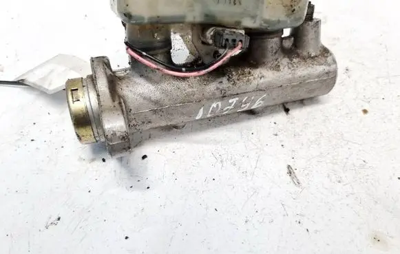 Master brake cylinder