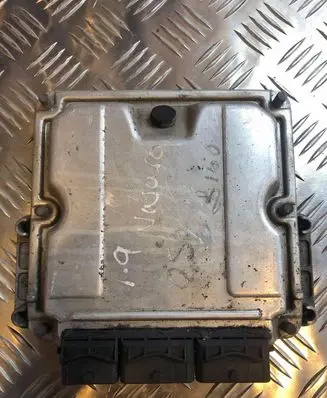 Renault Trafic II (X83) Engine control unit/module 0281010632