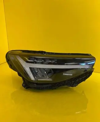 Volvo XC40 Headlight/headlamp 32420420