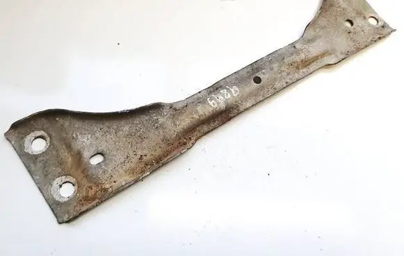 Volkswagen Golf V Engine mounting bracket