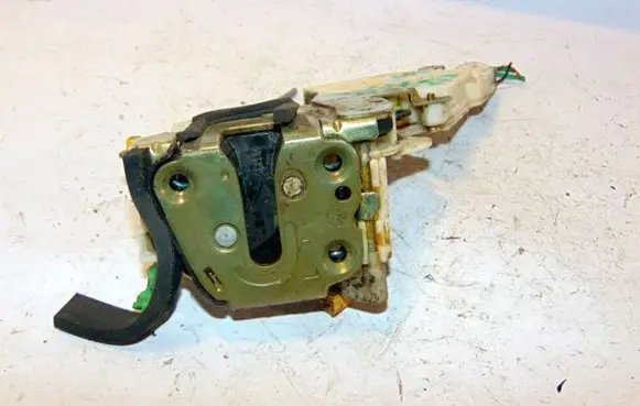 Nissan Primera Front door lock 805033F175 8055389919