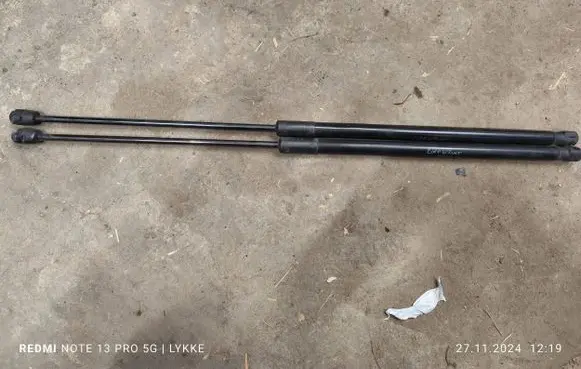 Mercedes-Benz C W204 Front bonnet/hood damper/strut A2049800964 9785WP0320N