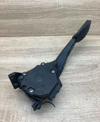 Volvo S60 Accelerator throttle pedal 9157553