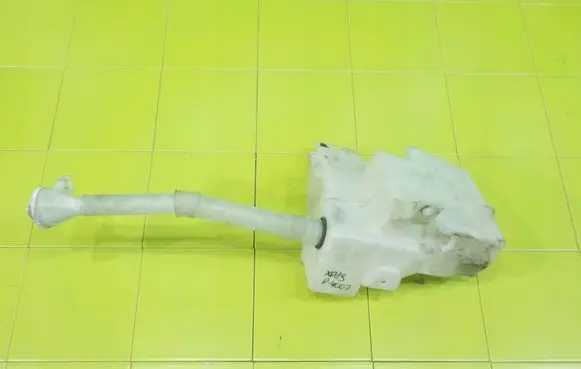 Peugeot 4007 Windshield washer fluid reservoir/tank XP19