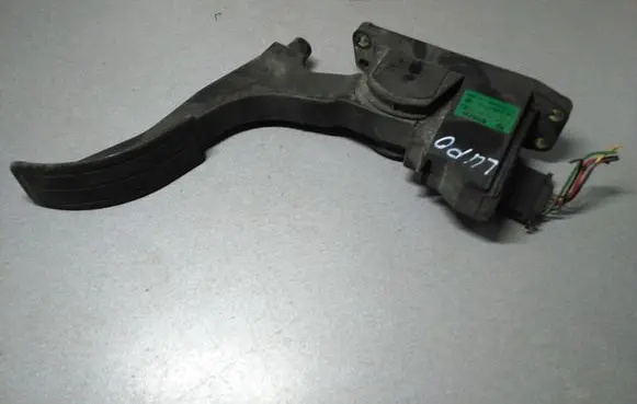 Volkswagen Polo Accelerator throttle pedal 6N1721503E