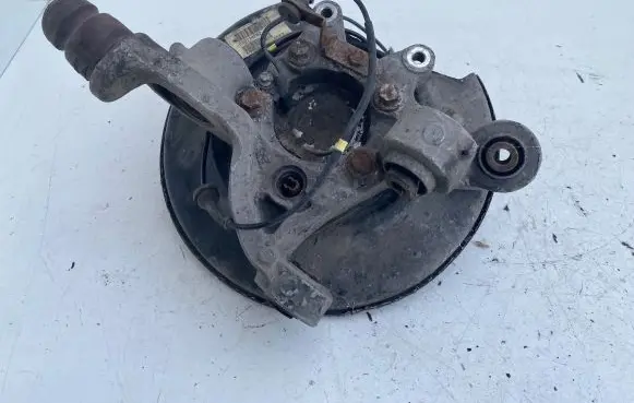 Volvo V70 Rear wheel hub P30714262