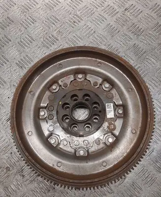 Audi Q3 F3 Flywheel 05L105266J