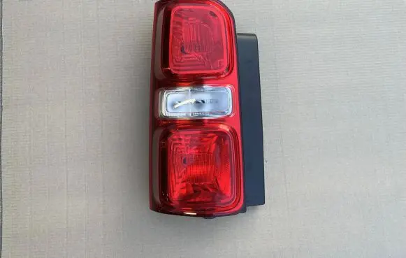 Peugeot Expert Rear/tail lights 9808243182