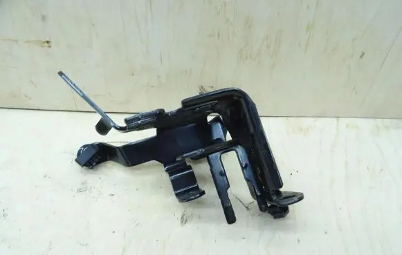 Peugeot 308 Other engine bay part 9665162580