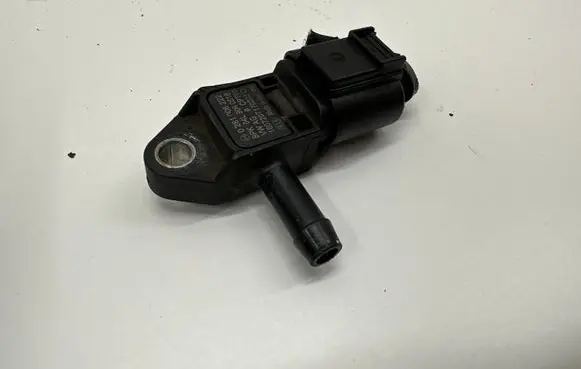 Audi A3 S3 8V Air pressure sensor 04L906051B