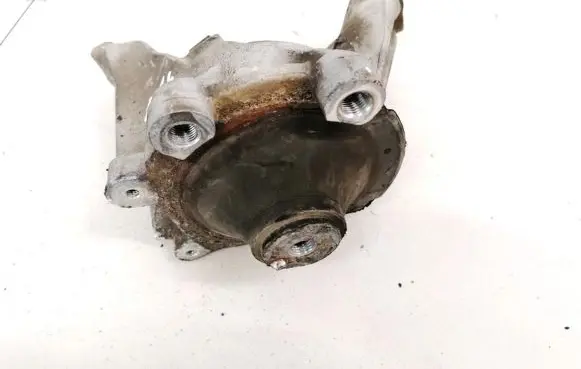 Honda CR-V Engine mount bracket