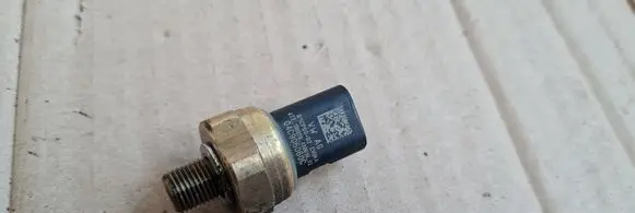 Audi A6 S6 C8 4K Oil pressure sensor 04C906060C