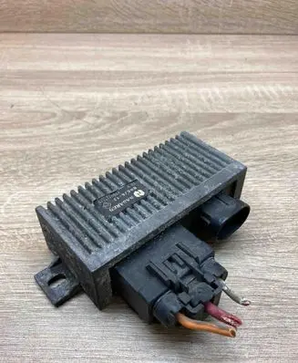 Volvo S40, V40 Glow plug pre-heat relay 7700111525
