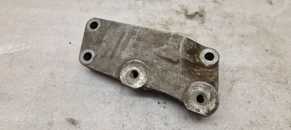 Opel Corsa E Gearbox mount 13381848