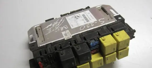Mercedes-Benz S W220 Fuse module A0325458232