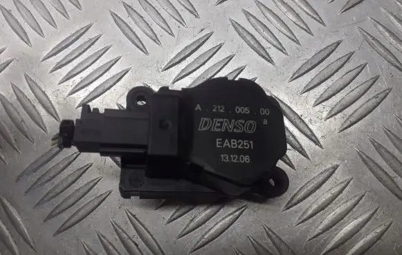 Citroen C4 Grand Picasso A/C air flow flap actuator/motor EAB251