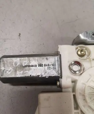 Toyota Corolla E120 E130 Front door window regulator with motor 0130822032 992046100