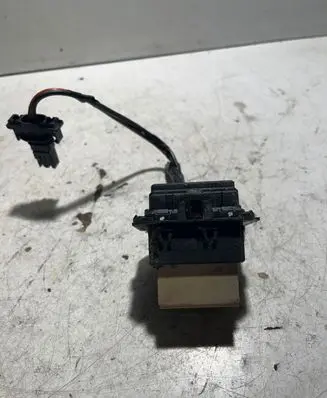 Peugeot 207 CC Heater blower motor/fan resistor T1000036N 235N33BUT