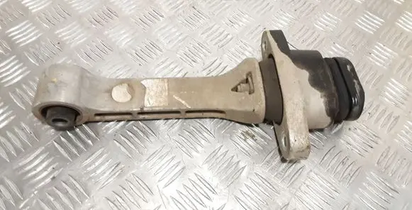 KIA Sorento Engine mount bracket