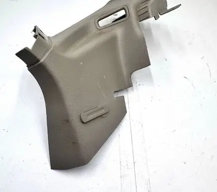 Ford Focus Seat belt trim BM51F613C46ACW