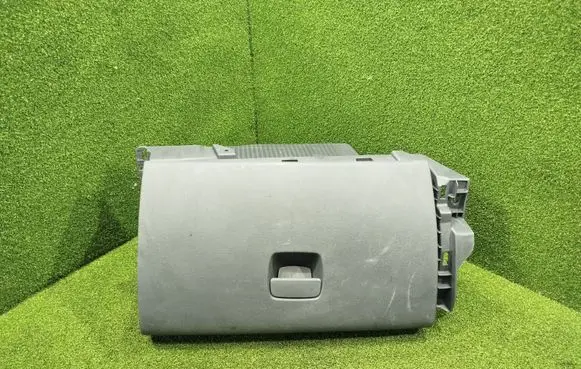 Glove box