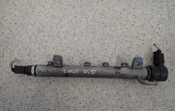 Mitsubishi Colt Fuel injector supply line/pipe 