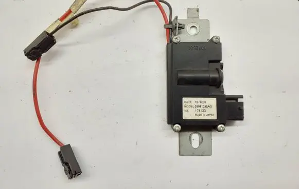 Chrysler 300 - 300C Aerial antenna amplifier 05081032AG 102006 176133