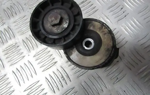 Opel Vectra C Generator/alternator belt tensioner 55190813