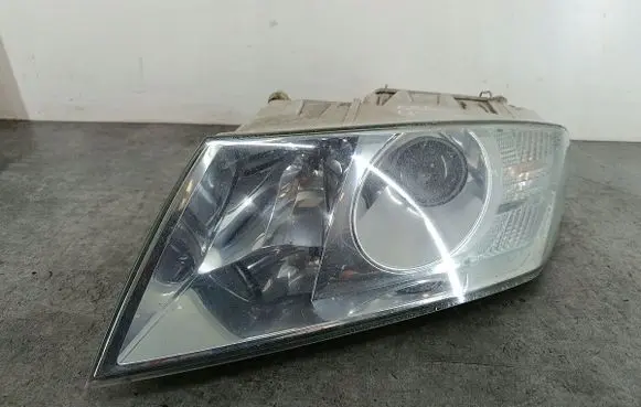 Skoda Octavia Mk2 (1Z) Headlight/headlamp 