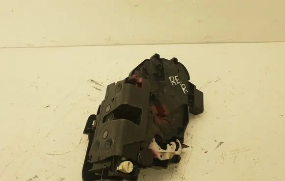 Volvo XC70 Rear door lock 31253280