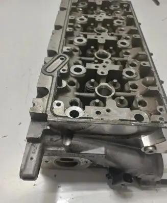 Volkswagen Touran II Engine head 04L103373E