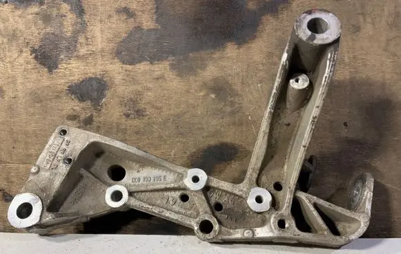 Volkswagen Golf V Engine mounting bracket 1K0199295E