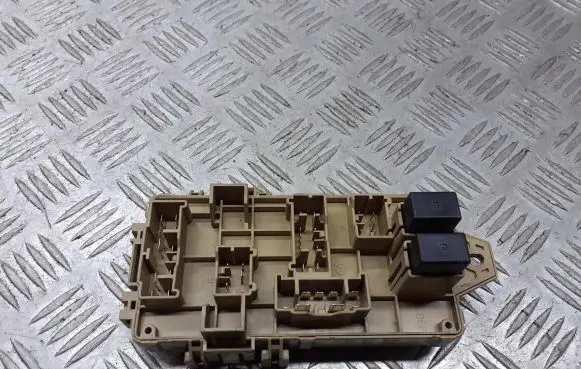 Subaru Forester SF Fuse box cover