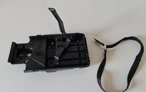 Volvo XC90 Battery tray 31688220