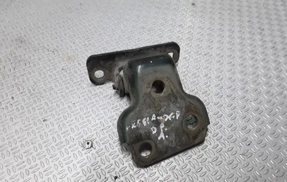 Land Rover Freelander Front door lower hinge 