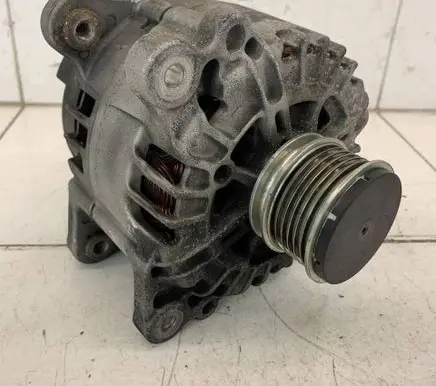 Volkswagen PASSAT B6 Generator/alternator 03L903023E